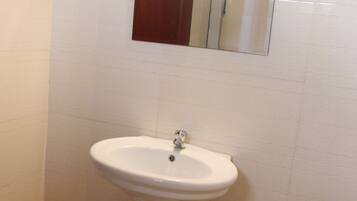 Chambre Standard | Lavabo de la salle de bain