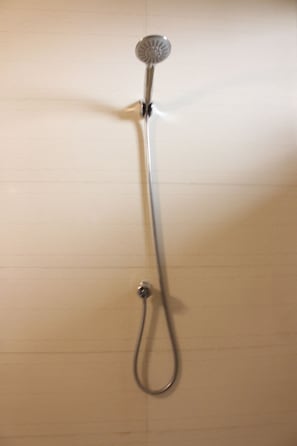 Habitación estándar | Ducha del cuarto de baño