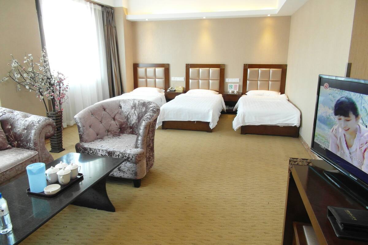Minibar, in-room safe, desk, iron/ironing board