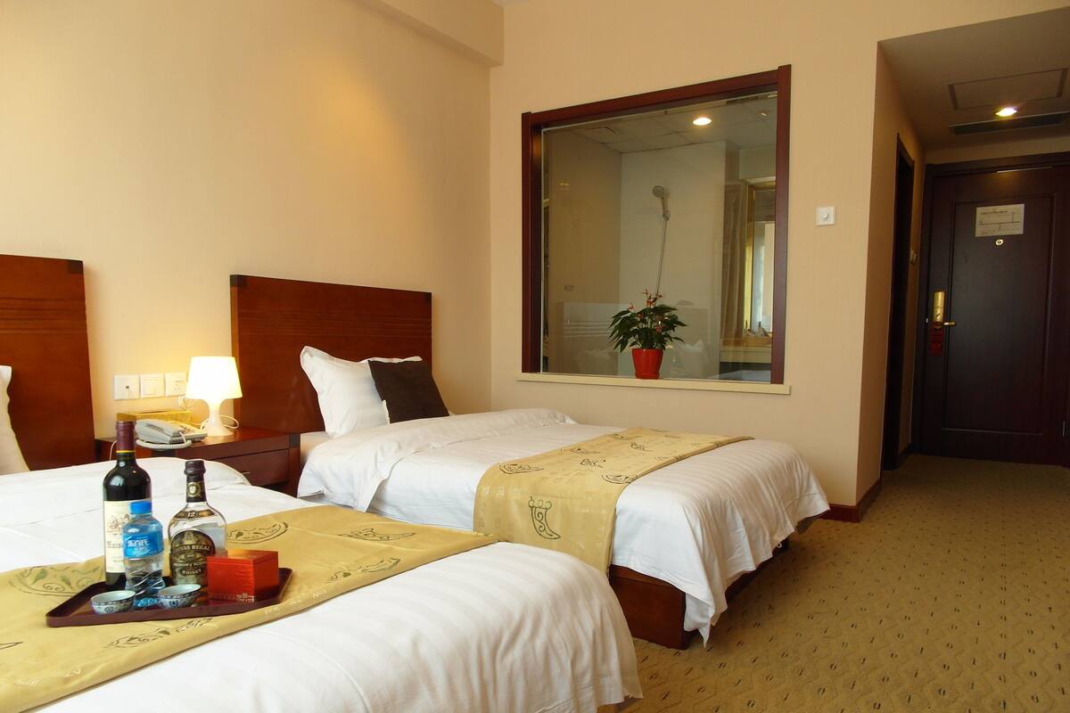Minibar, in-room safe, desk, iron/ironing board