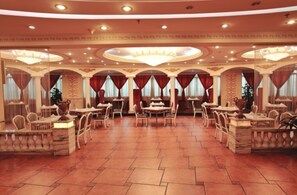 Lobby sitting area - Tianjin Ocean Hotel (Tianjin)