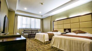 غرفة ديلوكس | ميني بار وخزنة داخل الغرفة ومكتب وستائر تعتيم