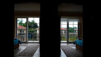 4 bedrooms, premium bedding, desk, iron/ironing board
