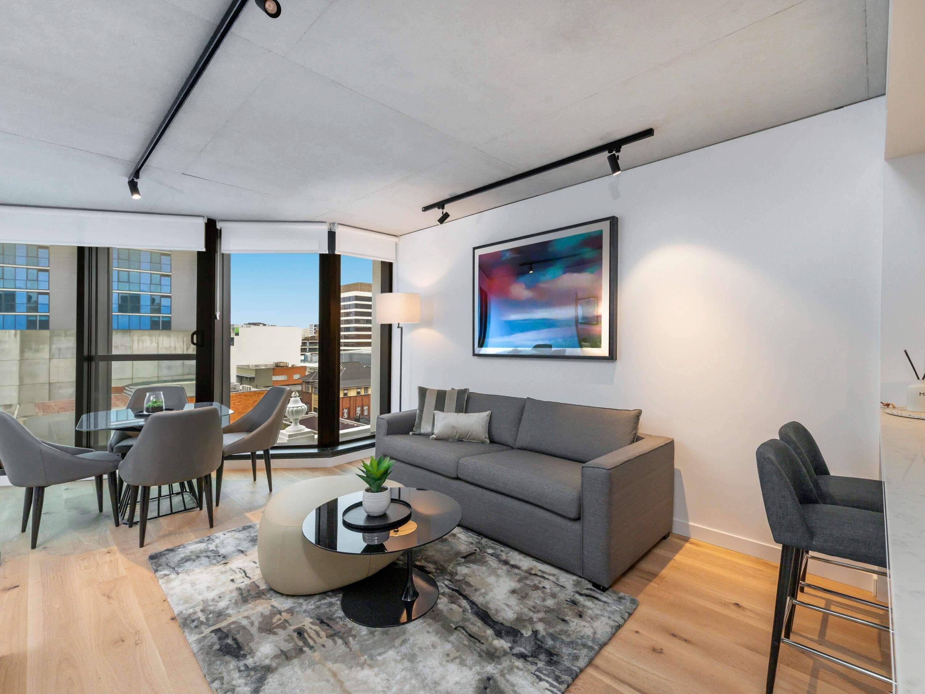 Rum - 2 sovrum - 2 badrum (Foresters Hall) | Värdeförvaringsskåp på rummet, individuell inredning och unika möbler