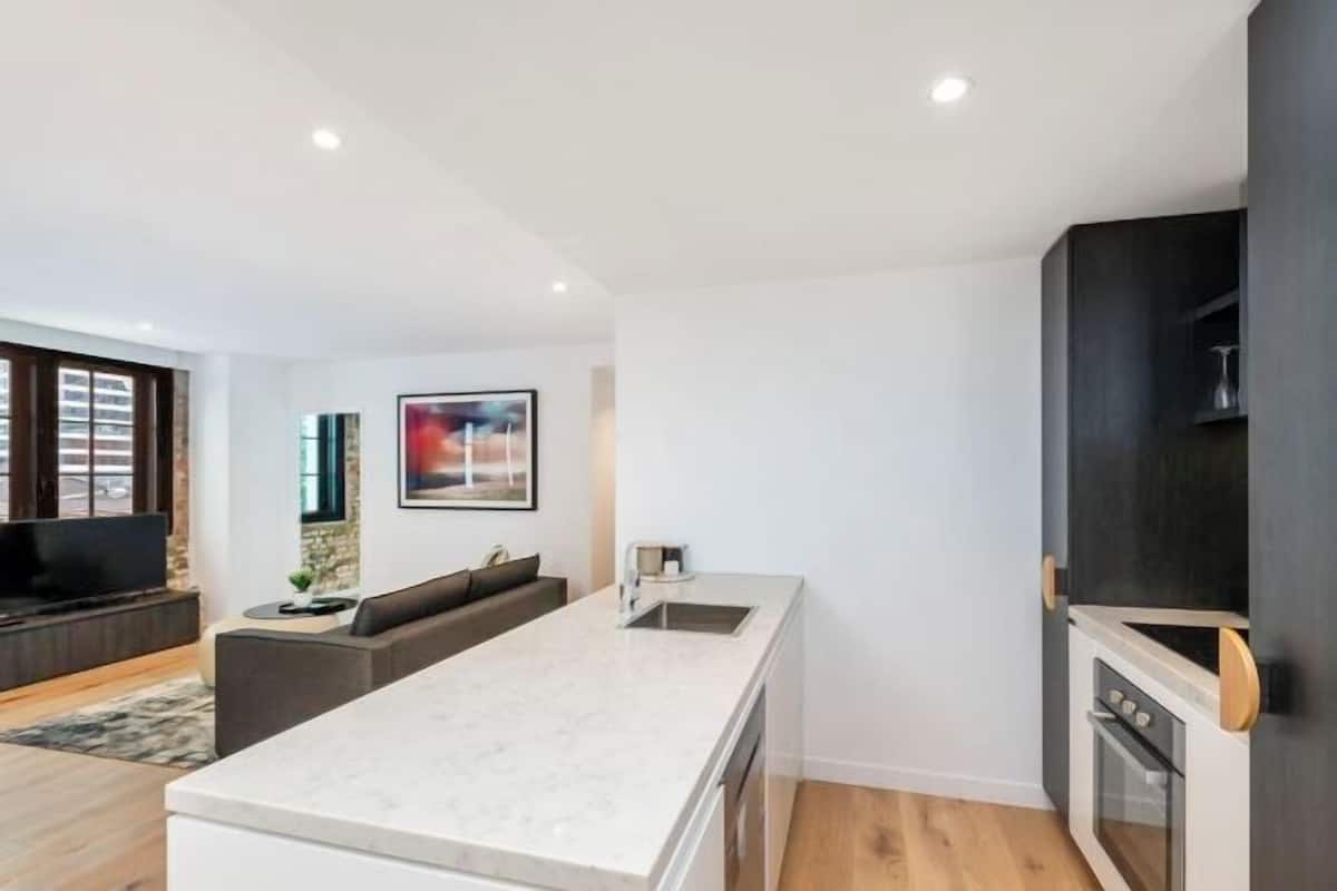 Cozinha privada | Geladeira grande, micro-ondas, fogão, cooktop