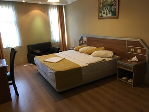 Suite | Escritorio, camas extra y wifi gratis 