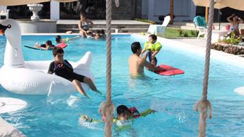 Outdoor pool, open 9:00 AM to 9:00 PM, pool loungers