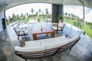 House, 3 Bedrooms | Balcony