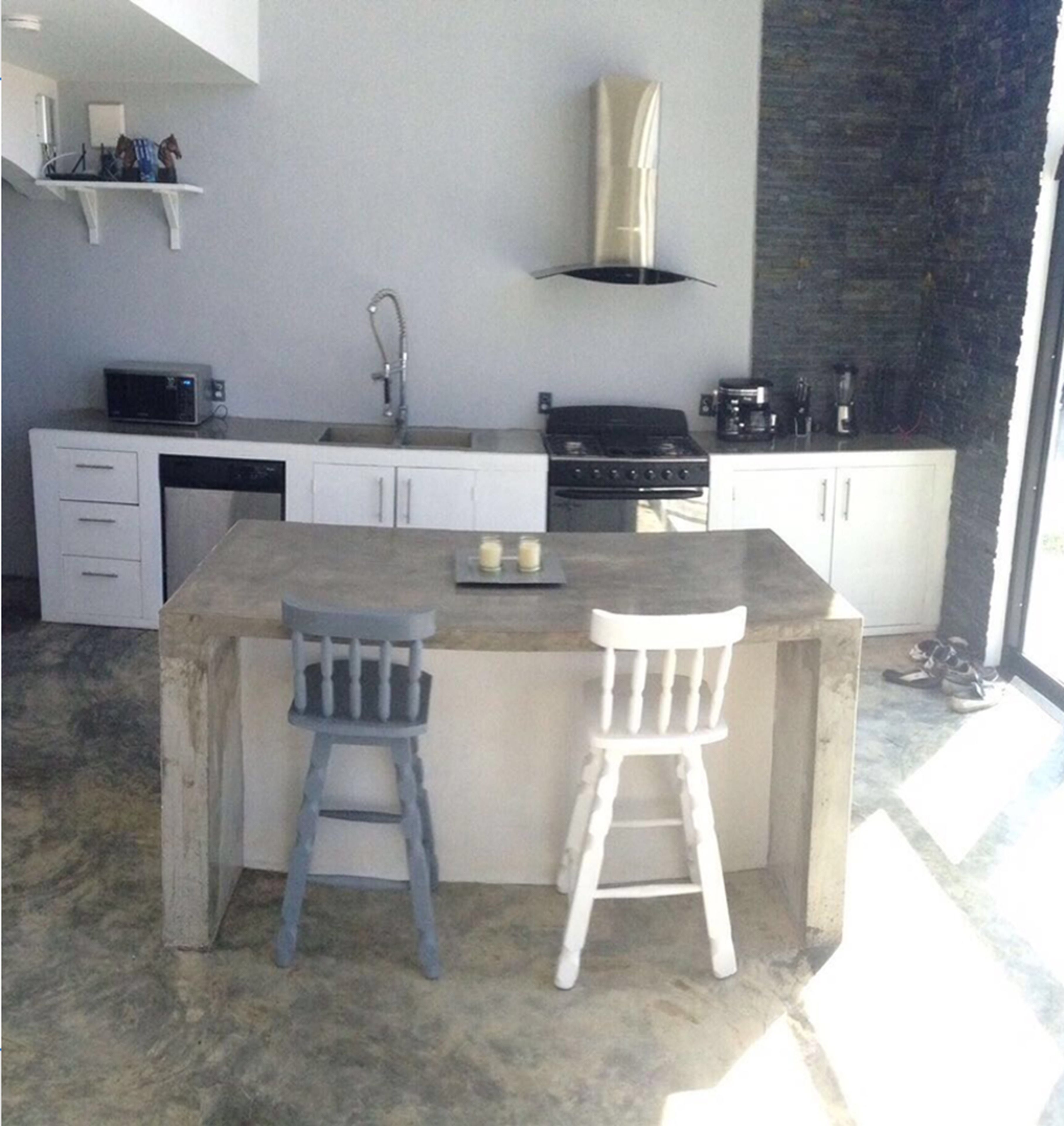 deluxe apartment | private kitchen | full-sized fridge, microwave, oven, stovetop