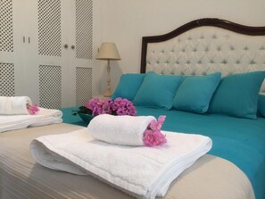 2 bedrooms, down duvets, in-room safe, individually decorated - Cabañas Boutique San Lorenzo (Villa San Lorenzo)