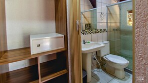 Shower, towels - Pousada Mata Nativa (Angra dos Reis)