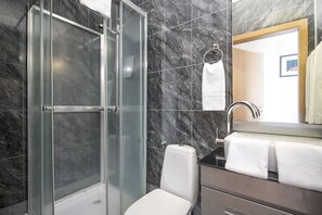 Superior Triple Room | Bathroom shower - 4th Floor Hotel (Reykjavik)