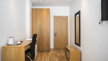 ห้องสแตนดาร์ดดับเบิล | โต๊ะทำงาน, ผ้าม่านกันแสง, เตารีด/โต๊ะรีดผ้า, Wi-Fi ฟรี