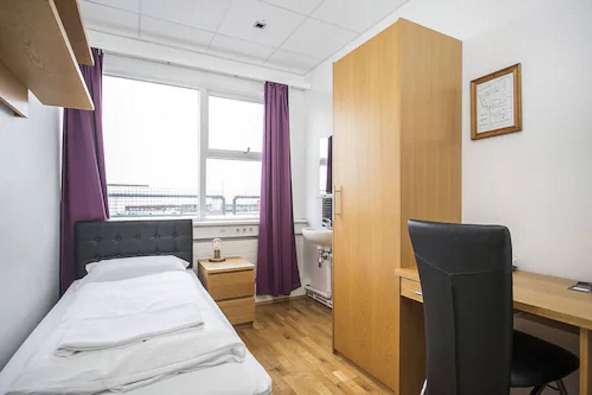 Yhden hengen economy-huone | Työpöytä, pimennysverhot, silitysrauta/-lauta, ilmainen Wi-Fi