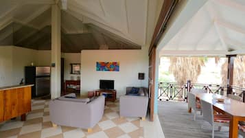 Villa Exclusive, 3 chambres | Coin séjour | Télévision à écran plat