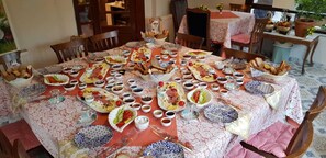 Breakfast, lunch and dinner served - Butik Hotel Masukiye (Kartepe)
