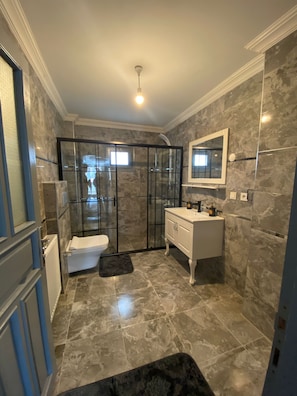 Villa | Bathroom | Shower, free toiletries, hair dryer, slippers - Butik Hotel Masukiye (Kartepe)