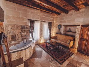 King Room Jacuzzi | 客廳 | LCD 電視、加熱地板