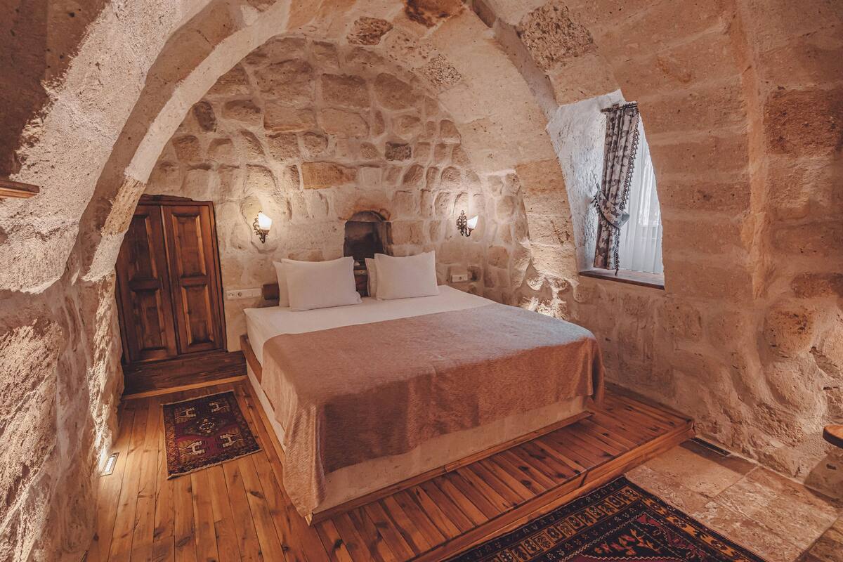 Family Arch Room