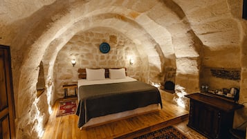 Chambre Double Deluxe | Minibar, coffres-forts dans les chambres, bureau, chambres insonorisées