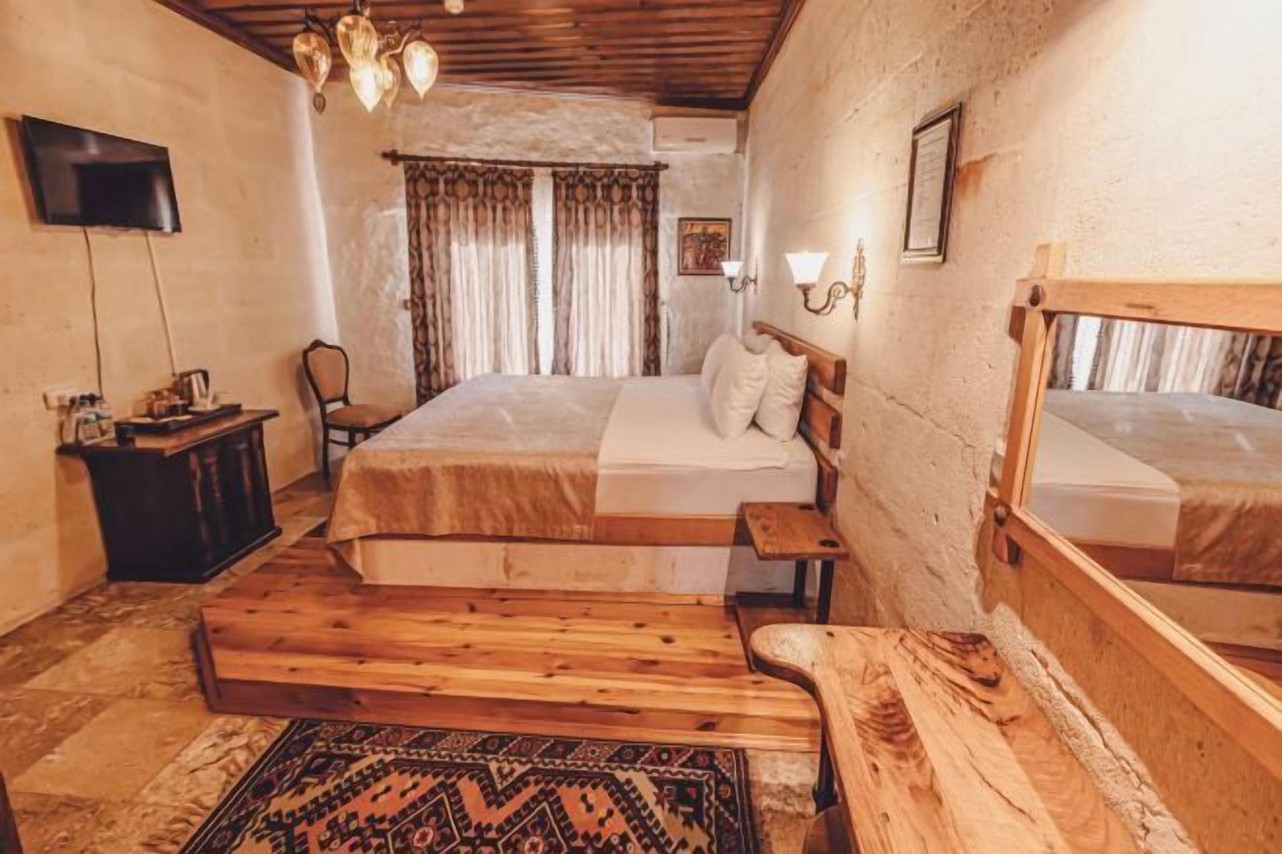 Minibar, caja de seguridad en la habitación y escritorio 