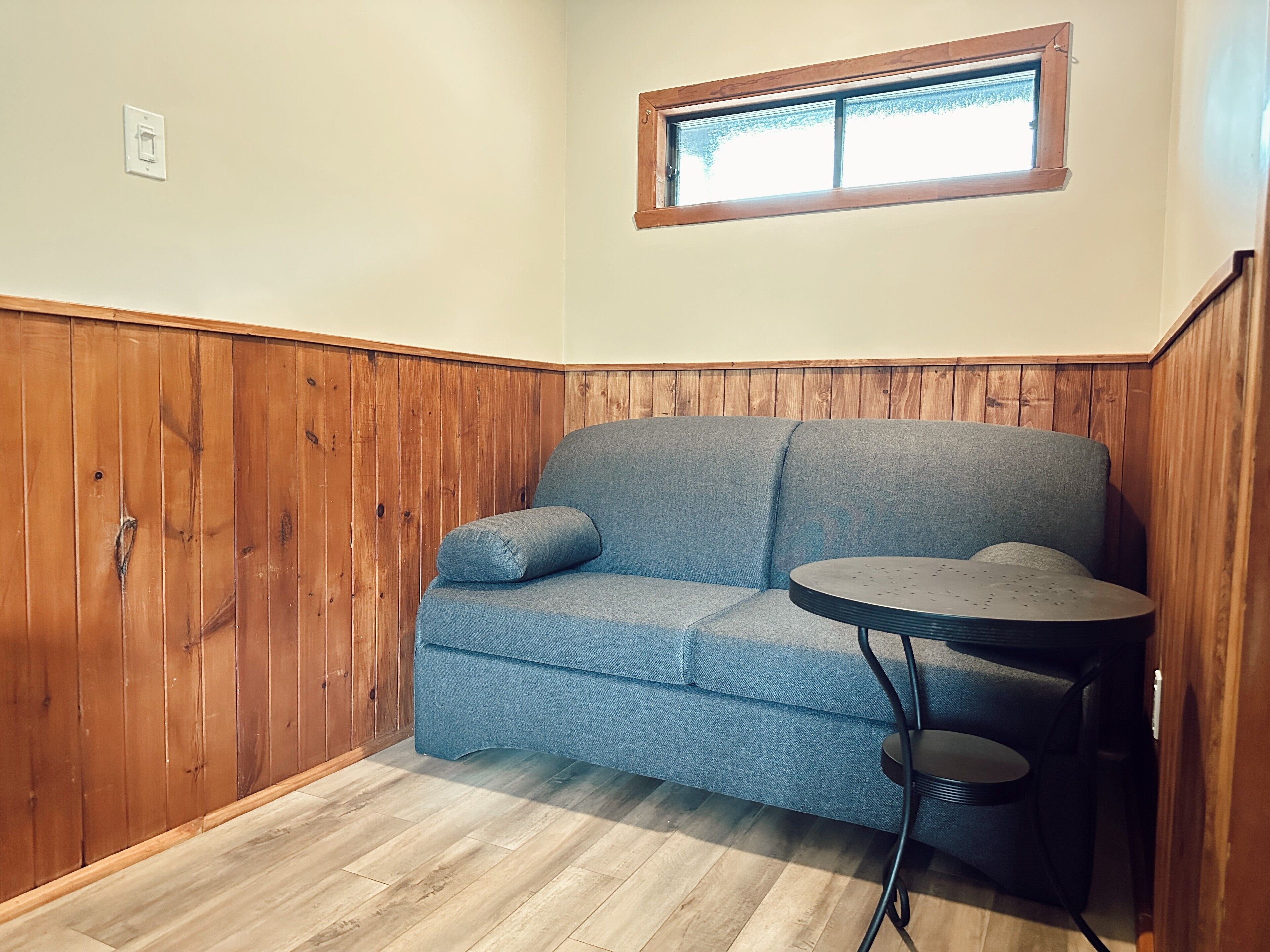 family room, 1 queen bed with sofa bed | iron/ironing board, free wifi, bed sheets