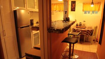 City House, 2 Bedrooms, Kitchen, Garden View | Private kitchen | Fridge, microwave, oven, stovetop