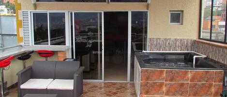 Business-Penthouse, 3 Schlafzimmer, Whirlpool (3 Queen Beds) | Terrasse/Patio