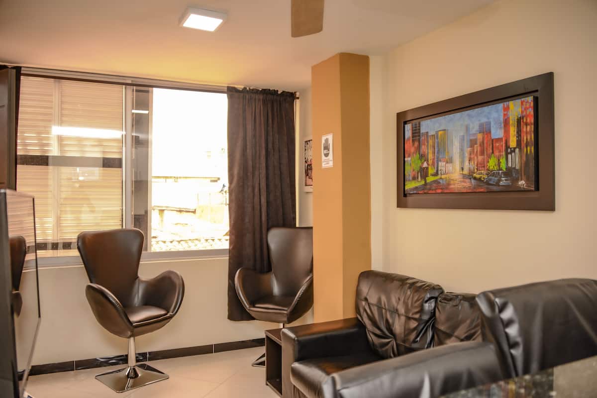 City Apartment, 2 Bedrooms, Hot Tub (2 Queen Beds) | Living area | 32-inch flat-screen TV with cable channels, TV