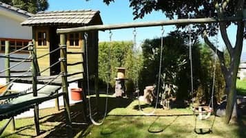 Área de juegos infantiles al aire libre