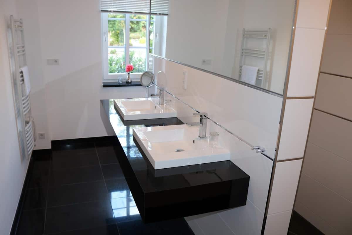 shower, rainfall showerhead, free toiletries, hair dryer