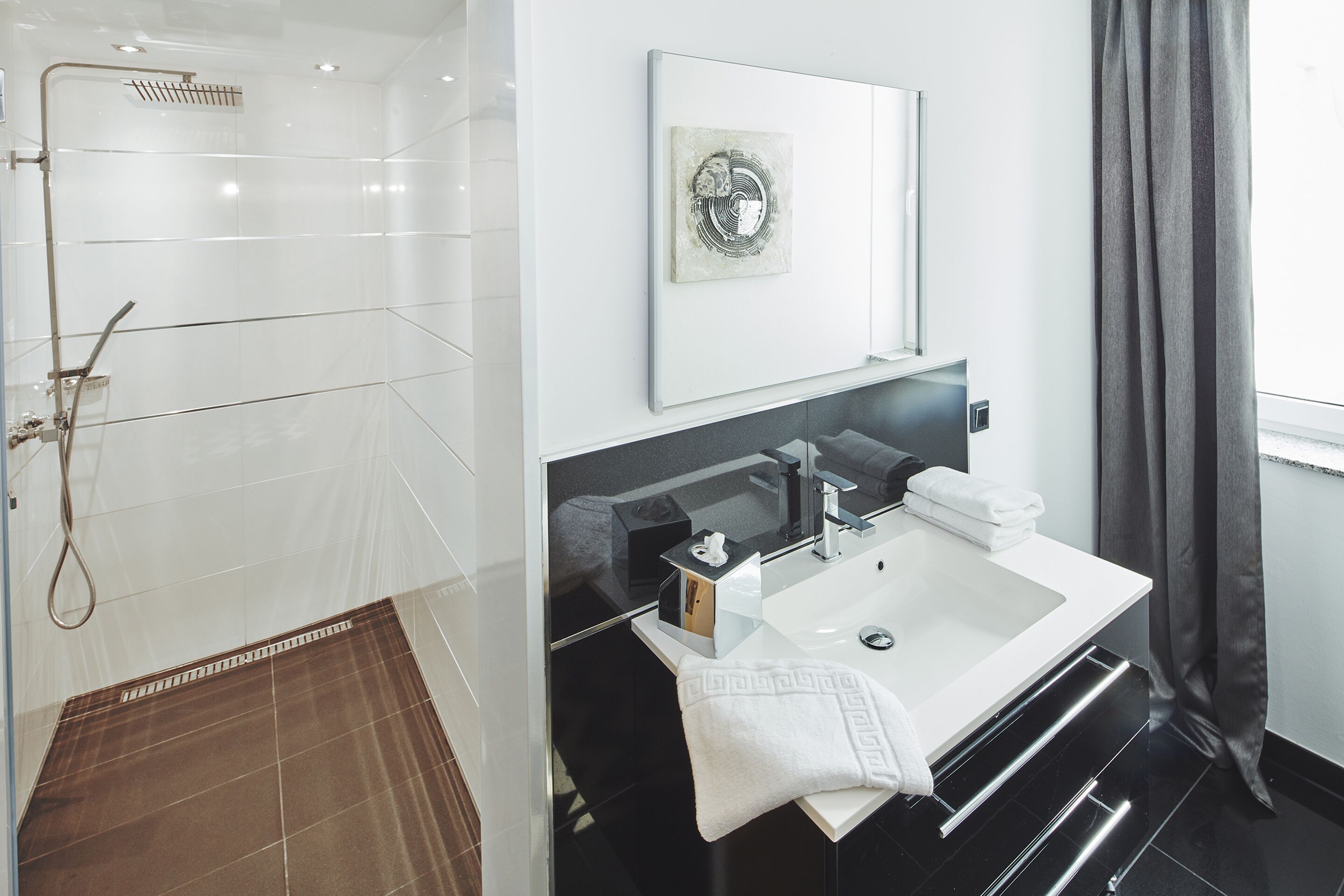 shower, rainfall showerhead, free toiletries, hair dryer