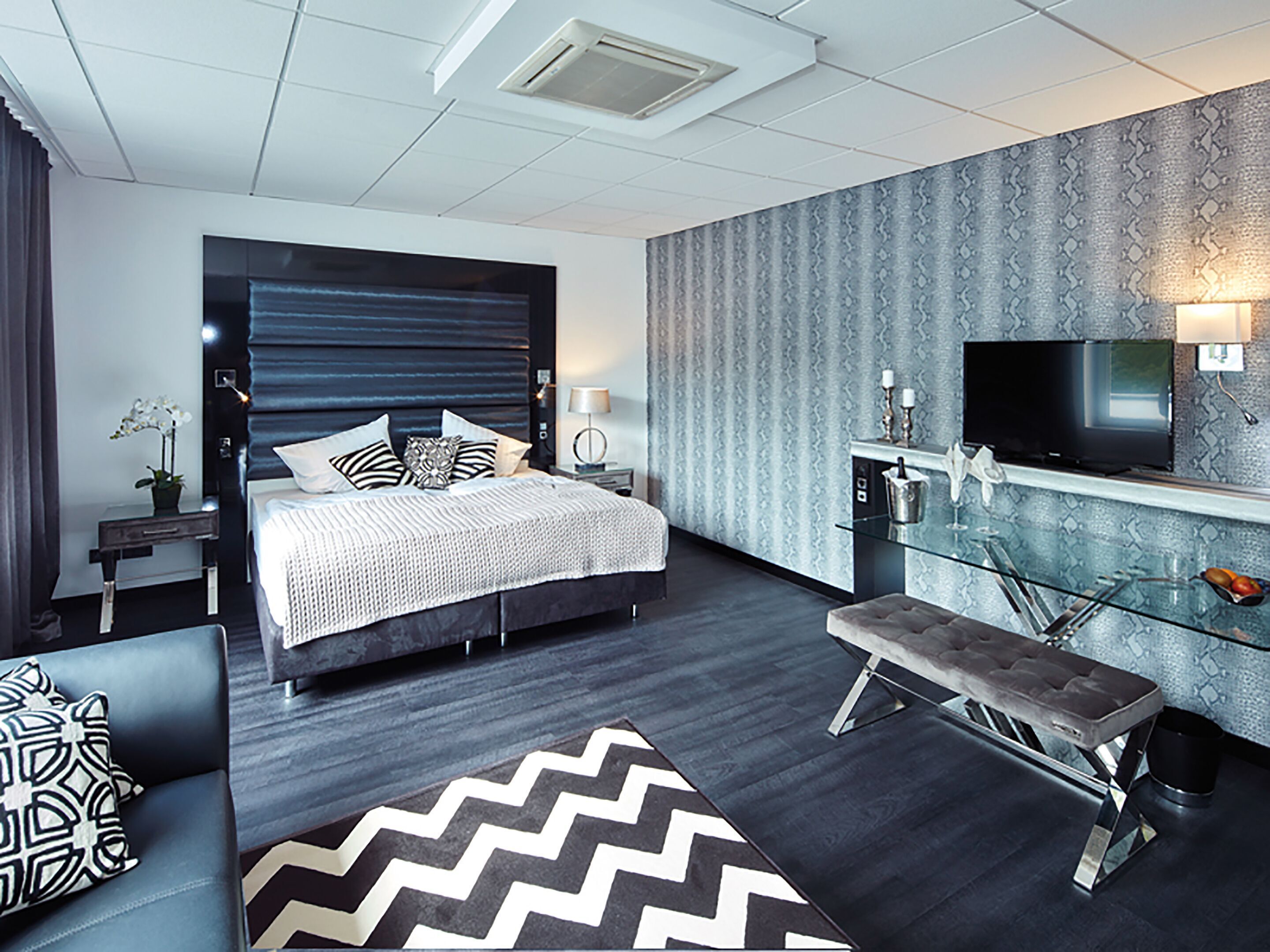 Hypo-allergenic bedding, in-room safe, individually decorated