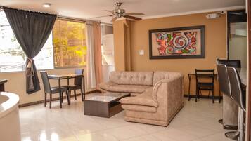 Comfort Apartment, 2 Bedrooms, Hot Tub (2 Queen Beds) | Living room | 32-inch flat-screen TV with cable channels, TV
