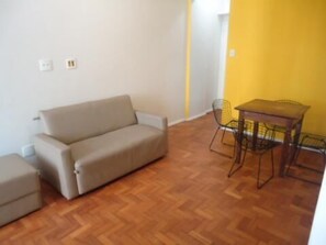 Apartment | Wohnzimmer | Fernseher