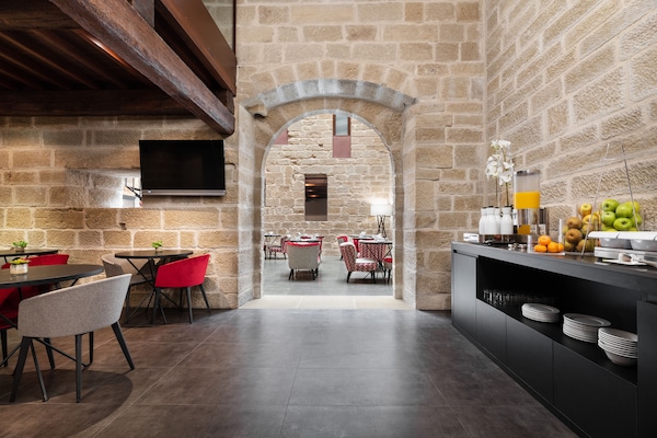 Tägliches Frühstücksbuffet gegen Gebühr