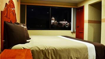 Een strijkplank/strijkijzer, gratis wifi, beddengoed