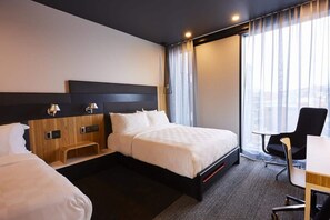 Chambre, 2 lits doubles | Draps en coton égyptien, literie de qualité, couette en duvet, bureau