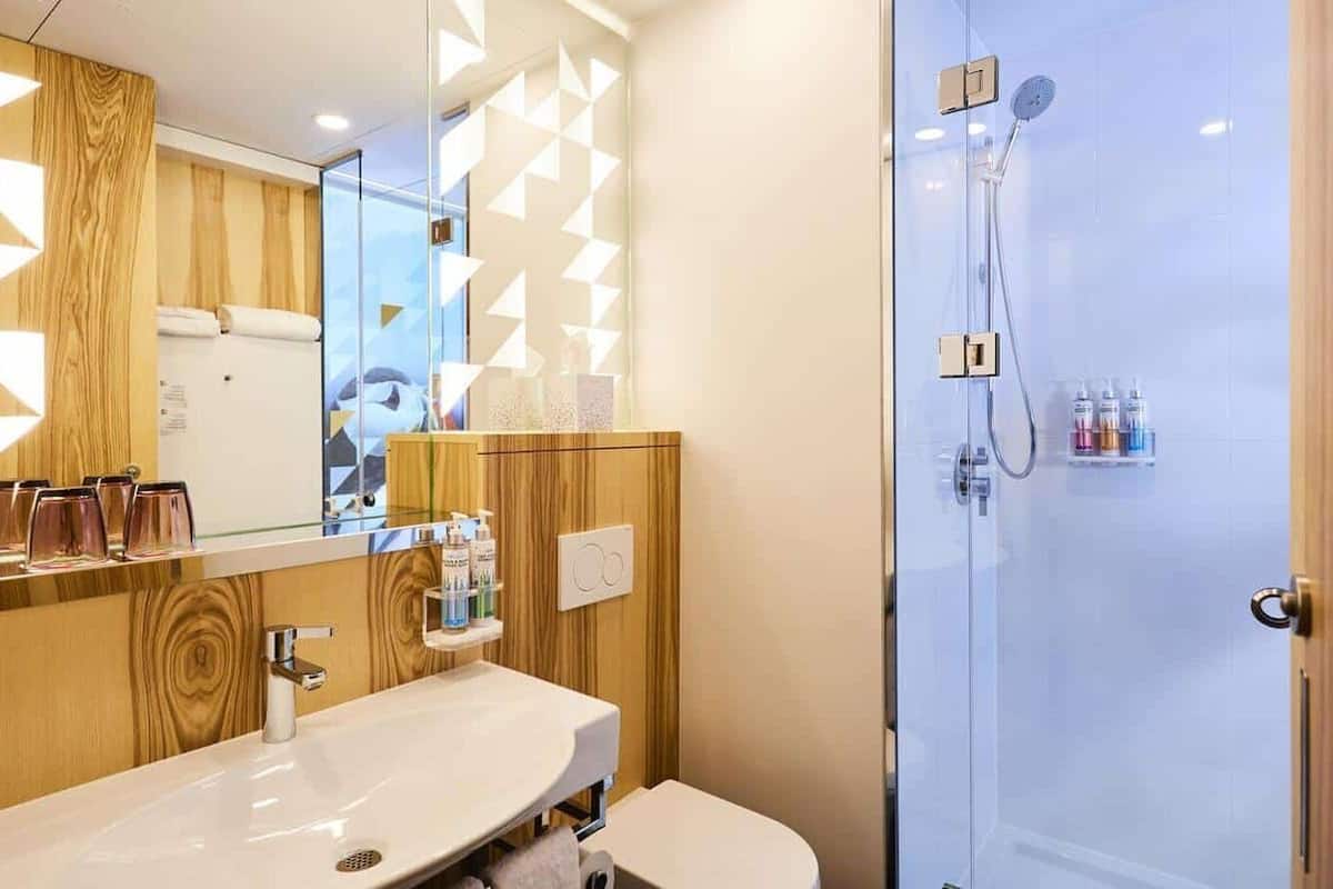 egyptian cotton sheets, premium bedding, down duvets, desk