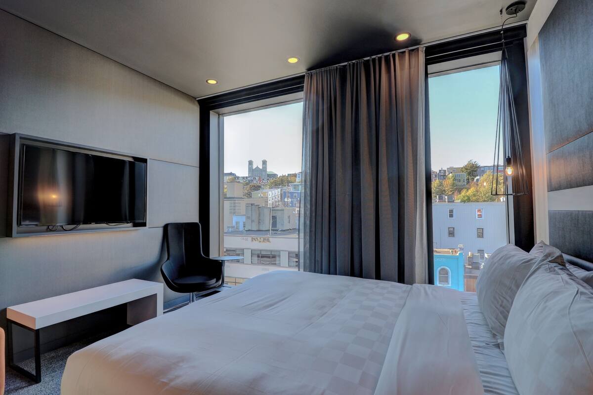 room, 1 king bed | egyptian cotton sheets, premium bedding, down duvets, desk