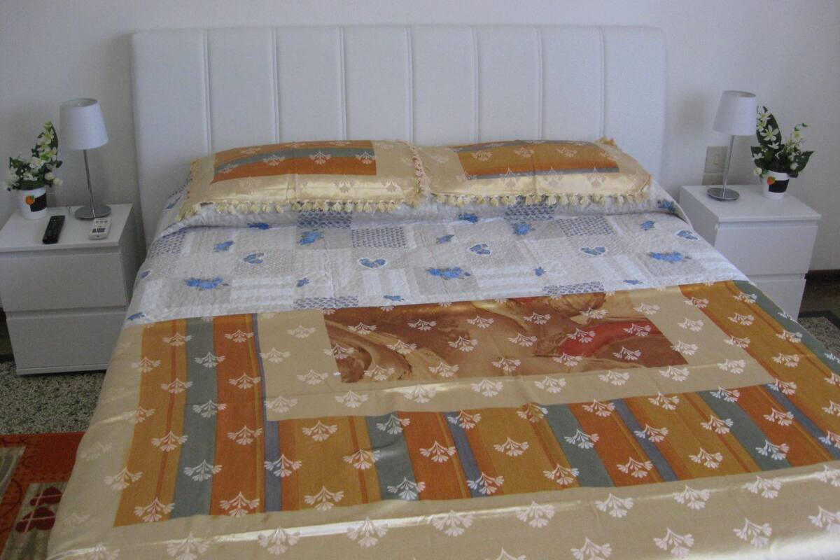 Desk, iron/ironing board, free cots/infant beds, rollaway beds