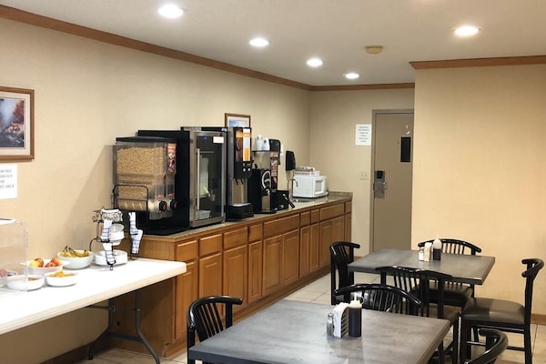 Free daily continental breakfast