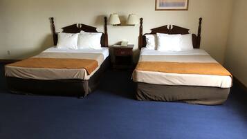 Triple Room, Non Smoking | Desk, blackout drapes, free WiFi, bed sheets