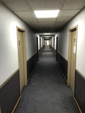 Hallway - Denison Inn & Suites (Denison)