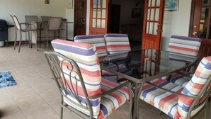 Unclassified image, 2 of 6, button - Tropi Isle villa (Canaan)