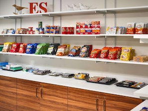 Snack bar - Sonesta ES Suites New Orleans Downtown (New Orleans)