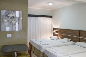 Roba de llit d'alta qualitat, caixa forta a l'habitació i escriptori 