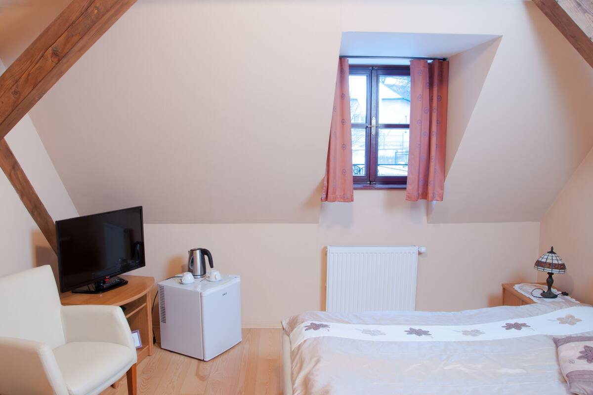 Premium bedding, soundproofing, iron/ironing board, free WiFi