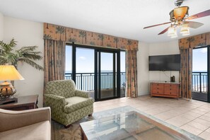 Condo, 5 Bedrooms | Living area