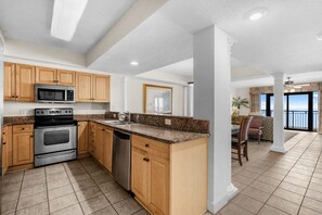 Condo, 5 Bedrooms | Private kitchen